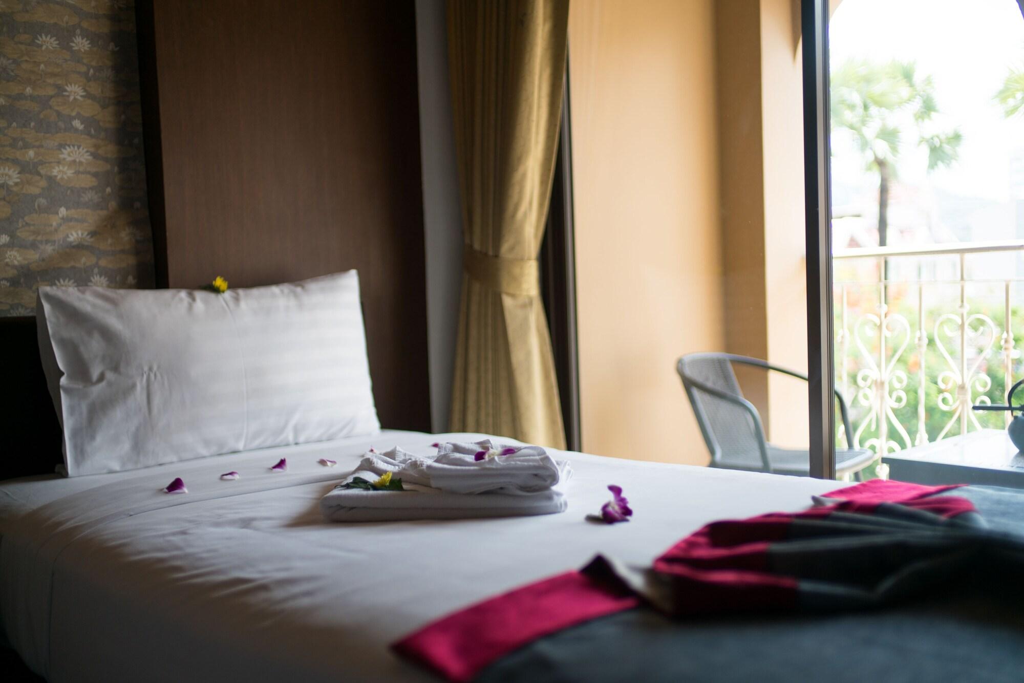 Minatale Phuket Otel Patong Dış mekan fotoğraf